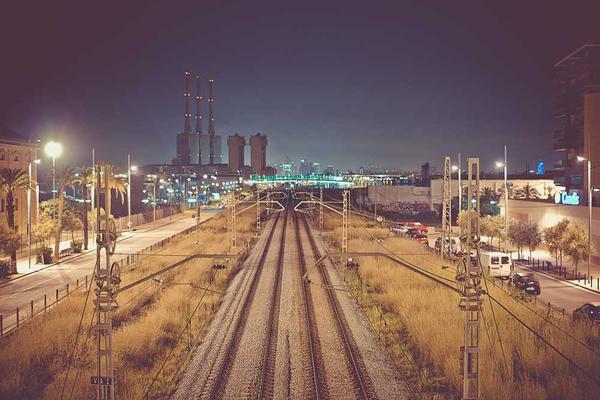 与瑞诚为何逆势生长相关的创意图片